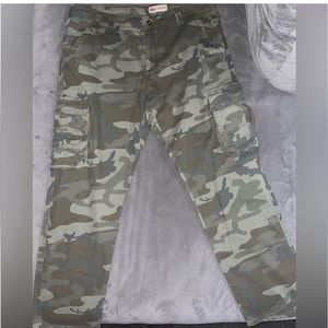 Wrangler Mens Camouflage Cargo Pants Size 38x32. New! Never Worn! Missing Tags